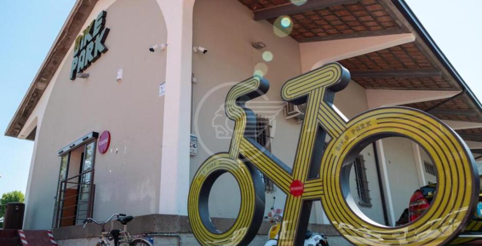 Rimini vince ancora. Premiata ancora una volta con la bandiera gialla dalla Federazione Italiana Ambiente e Ciclabile Rimini vince ancora. Premiata ancora una volta con la bandiera gialla dalla Federazione Italiana Ambiente e Ciclabile