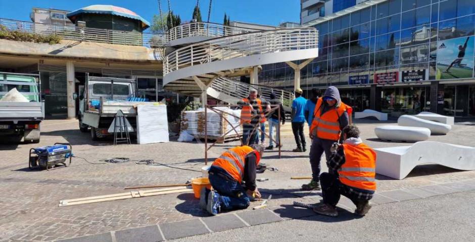 Allestimenti botanici di viale Ceccarini e nuovo arredo urbano per i Giardini dell’Alba: al via oggi i lavori Allestimenti botanici di viale Ceccarini e nuovo arredo urbano per i Giardini dell’Alba: al via oggi i lavori