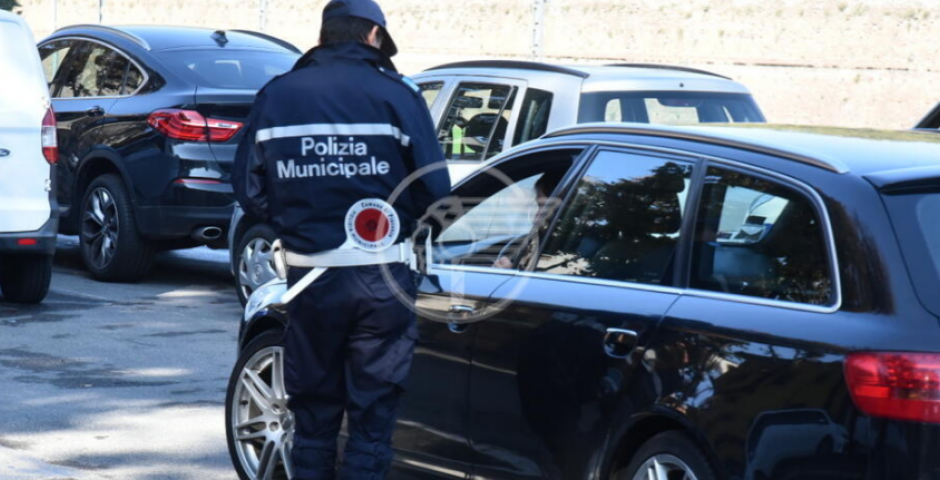 La Polizia locale, effettua tre arresti per spaccio di sostanze stupefacenti La Polizia locale, effettua tre arresti per spaccio di sostanze stupefacenti