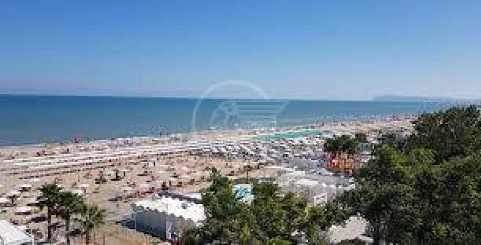 Riuso di alberghi marginali, per accogliere i lavoratori stagionali del settore turistico a prezzo calmierato e garantito Riuso di alberghi marginali, per accogliere i lavoratori stagionali del settore turistico a prezzo calmierato e garantito