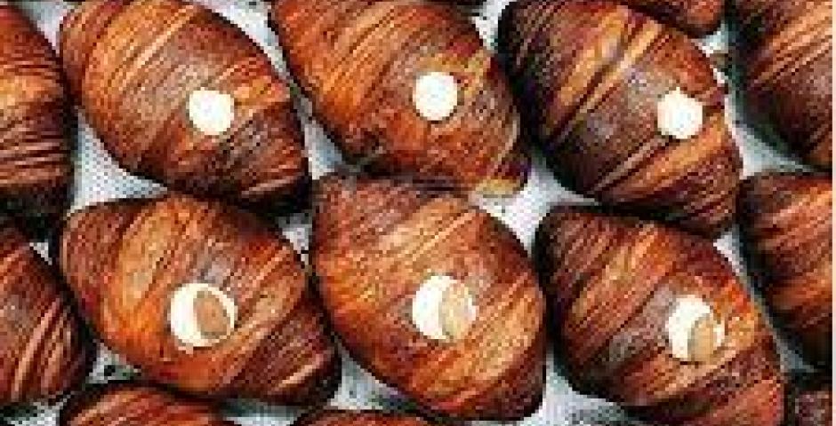 Buttano giù la vetrina di un bar, per rubare un vassoio di paste. Ladri affamati! Buttano giù la vetrina di un bar, per rubare un vassoio di paste. Ladri affamati!