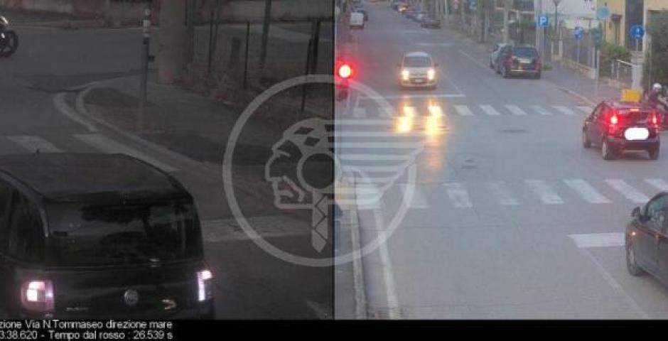 Incidente scongiurato con un rider per una manciata di secondi dopo l’attraversamento con il rosso da parte di una Fiat Panda Incidente scongiurato con un rider per una manciata di secondi dopo l’attraversamento con il rosso da parte di una Fiat Panda