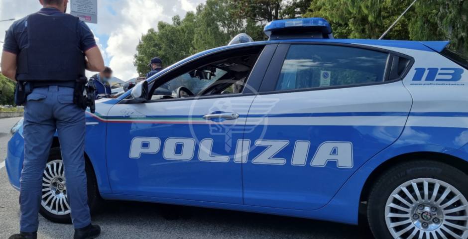 Donna violenta e agitata: arrestata dalla Polizia di Stato Donna violenta e agitata: arrestata dalla Polizia di Stato