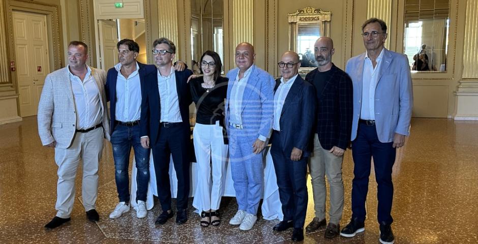 Presentata questa mattina al Teatro Galli la nuova Rimini Calcio, con a capo la Presidente Stefania Di Salvo Presentata questa mattina al Teatro Galli la nuova Rimini Calcio, con a capo la Presidente Stefania Di Salvo