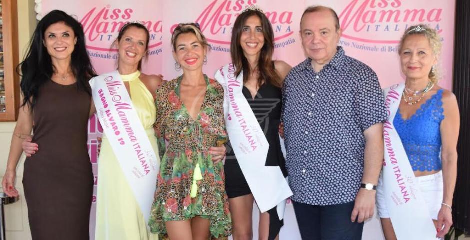 Eletta Miss Mamma Italiana all'alba sulla spiaggia di Gatteo Mare Eletta Miss Mamma Italiana all'alba sulla spiaggia di Gatteo Mare