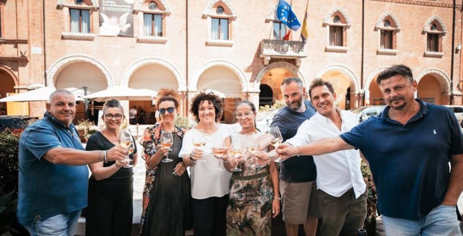Calici Verucchio “riabbraccia" la Strada dei Vini e tiene a battesimo la Sottozona Calici Verucchio “riabbraccia" la Strada dei Vini e tiene a battesimo la Sottozona