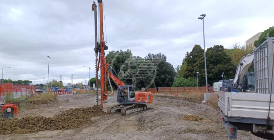 Avanzano i cantieri sulla Statale 16. Entro la fine dell’anno sarà completato il sottopasso ciclopedonale di via della Fiera Avanzano i cantieri sulla Statale 16. Entro la fine dell’anno sarà completato il sottopasso ciclopedonale di via della Fiera