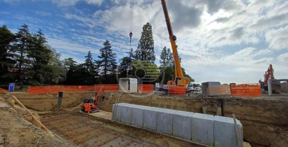 Avanzano i cantieri sulla Statale 16. Entro la fine dell’anno sarà completato il sottopasso ciclopedonale di via della Fiera Avanzano i cantieri sulla Statale 16. Entro la fine dell’anno sarà completato il sottopasso ciclopedonale di via della Fiera