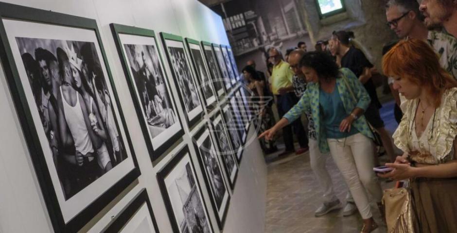 Dalla Rimini sotterranea alla passeggiata d’arte fra le fioriture di Giardini d’Autore, dalla Domus al city tour con Visit Rimini Dalla Rimini sotterranea alla passeggiata d’arte fra le fioriture di Giardini d’Autore, dalla Domus al city tour con Visit Rimini