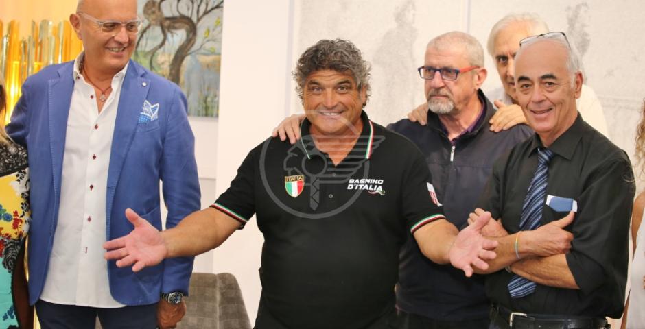 Presentato nella elegante cornice della Galleria Zamagni di Rimini, il numero 59 di Geronimo Magazine. Nella sezione video quanto è accaduto Presentato nella elegante cornice della Galleria Zamagni di Rimini, il numero 59 di Geronimo Magazine. Nella sezione video quanto è accaduto