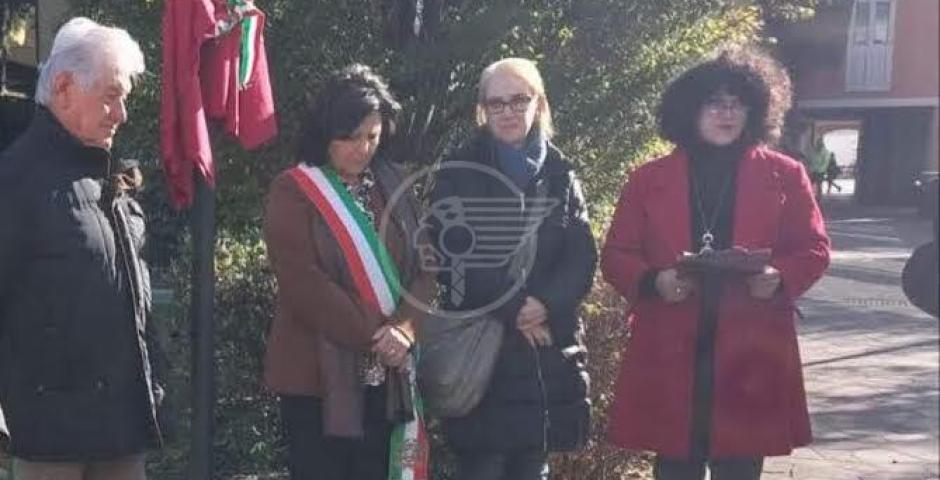 Una poesia contro la violenza sulle donne declamata dalla Tisselli a San Mauro Una poesia contro la violenza sulle donne declamata dalla Tisselli a San Mauro