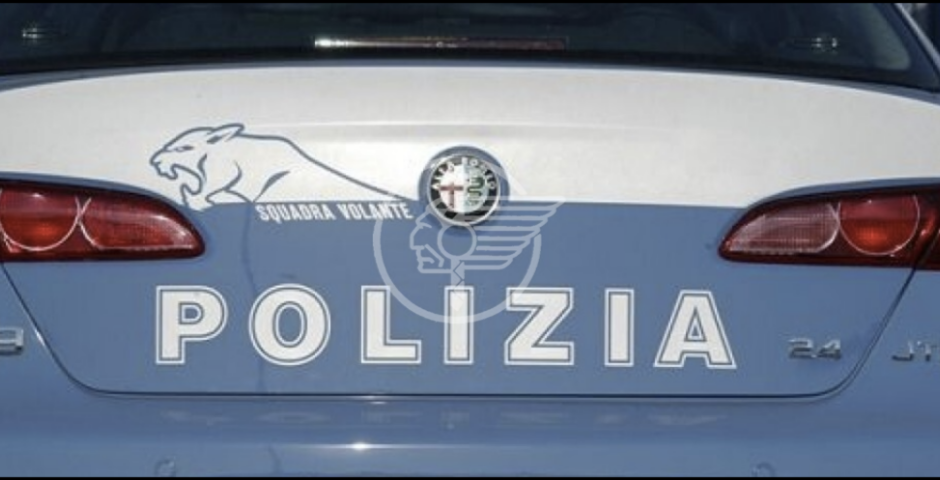 Coltellate in centro storico. Chiedono soldi e tesserino sanitario per comprare le sigarette ad un ragazzo, ma al rifiuto la cosa finisce male Coltellate in centro storico. Chiedono soldi e tesserino sanitario per comprare le sigarette ad un ragazzo, ma al rifiuto la cosa finisce male