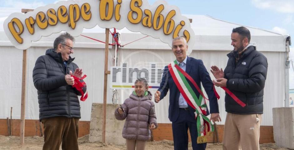 La magia del Natale si accende sul mare d'inverno. Inaugurati il presepe di sabbia e l’Ice village La magia del Natale si accende sul mare d'inverno. Inaugurati il presepe di sabbia e l’Ice village