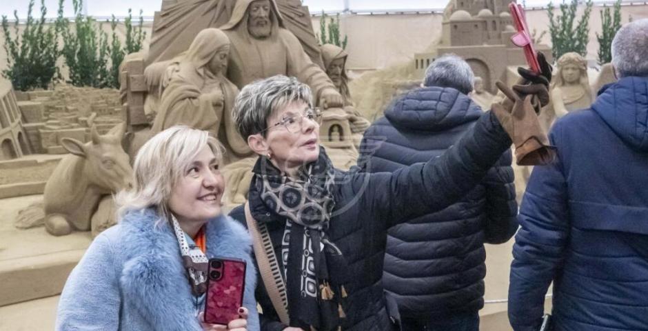 La magia del Natale si accende sul mare d'inverno. Inaugurati il presepe di sabbia e l’Ice village La magia del Natale si accende sul mare d'inverno. Inaugurati il presepe di sabbia e l’Ice village