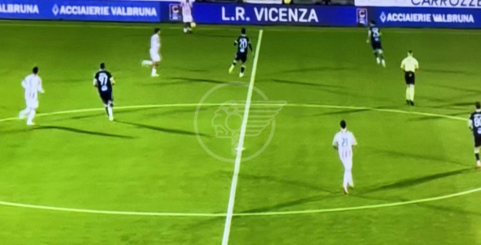 Calcio. Il Rimini continua a brindare in Coppa. Espugnato il Menti e battuto il Vicenza ai supplementari, con reti di Cinquegrano e Cernigoi Calcio. Il Rimini continua a brindare in Coppa. Espugnato il Menti e battuto il Vicenza ai supplementari, con reti di Cinquegrano e Cernigoi