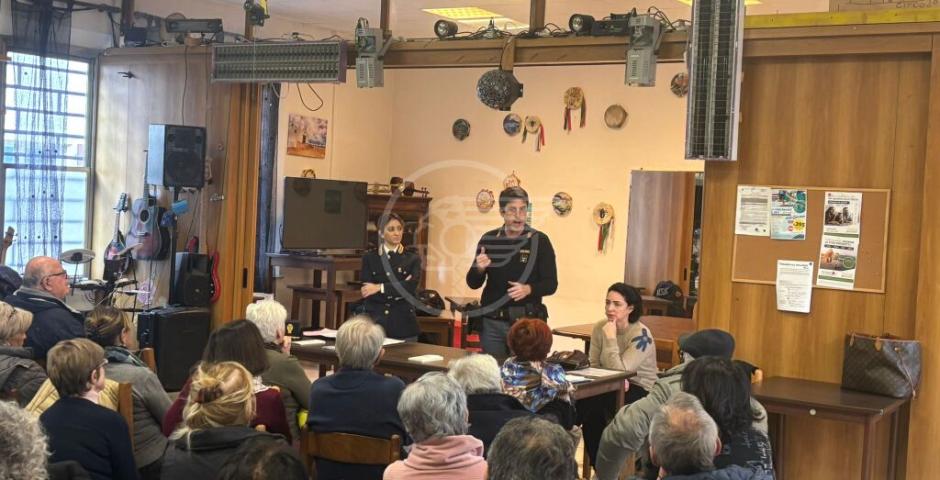 Polizia di Stato in campo contro le truffe agli anziani Polizia di Stato in campo contro le truffe agli anziani