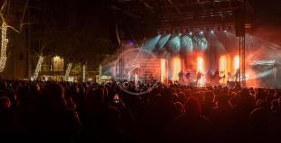 Irene Grandi e Kelly Joyce hanno acceso piazza Malatesta e dato il via ufficiale alla tre giorni del Capodanno più lungo del mondo Irene Grandi e Kelly Joyce hanno acceso piazza Malatesta e dato il via ufficiale alla tre giorni del Capodanno più lungo del mondo