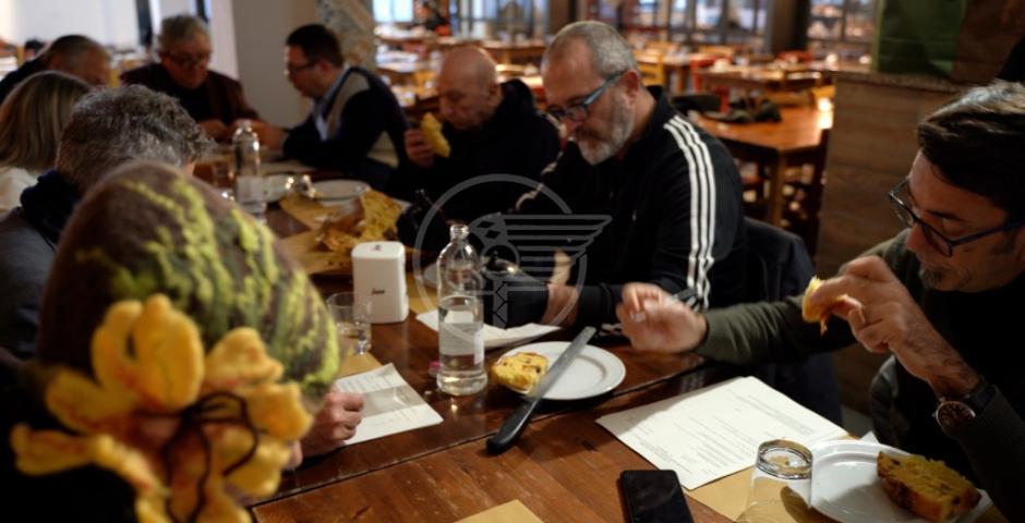 Il panettone artigianale della pasticceria Il Duomo, vince la gara annuale organizzata per il sesto dal ristorante L'Artrov Il panettone artigianale della pasticceria Il Duomo, vince la gara annuale organizzata per il sesto dal ristorante L'Artrov
