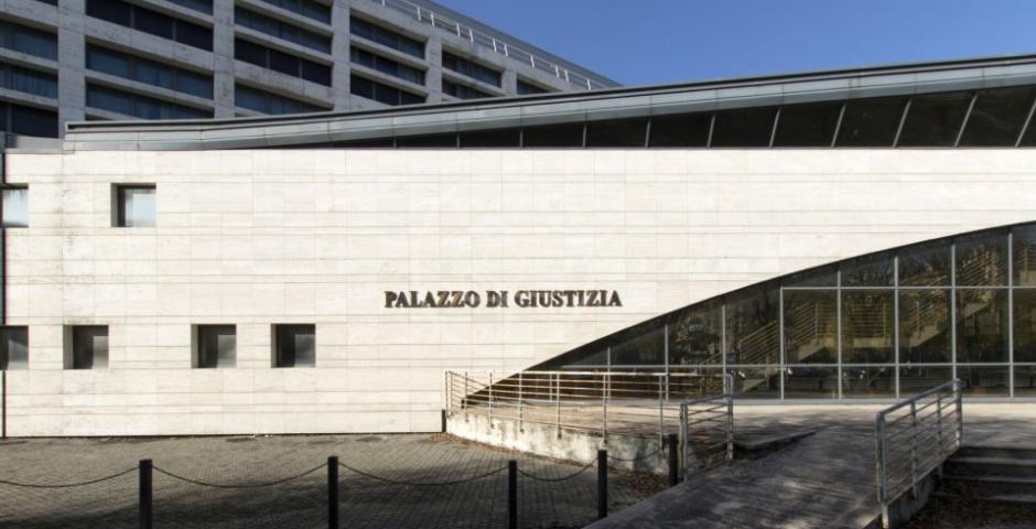 Cinquantenne assolto dall'accusa di violenza sessuale, ma condannato per stalking dal Tribunale Cinquantenne assolto dall'accusa di violenza sessuale, ma condannato per stalking dal Tribunale