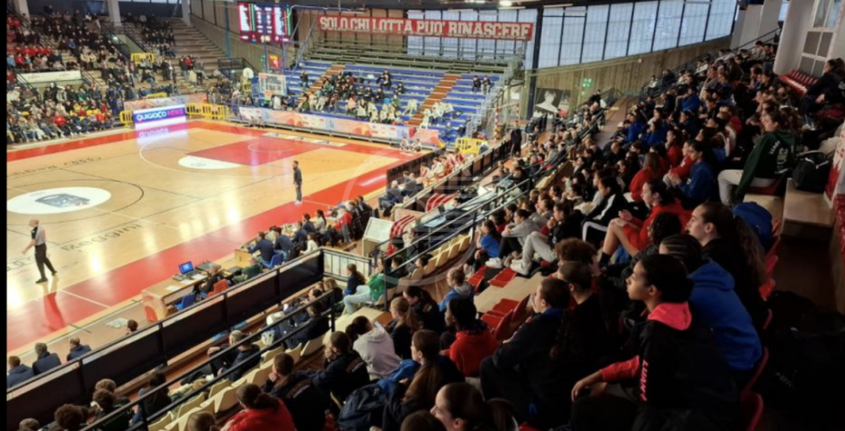 Trasferta a Forlì vietata ai tifosi di basket dalla Prefettura. Il Sindaco Sadegholvaad e la società Rbr non ci stanno Trasferta a Forlì vietata ai tifosi di basket dalla Prefettura. Il Sindaco Sadegholvaad e la società Rbr non ci stanno