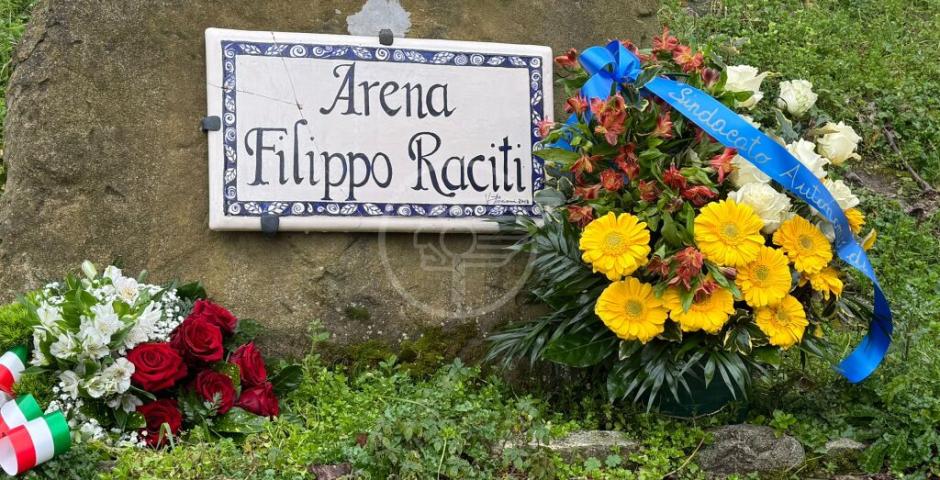 Questa mattina deposta una corona di fiori all'Arena Raciti, nella giornata contro la violenza negli stadi Questa mattina deposta una corona di fiori all'Arena Raciti, nella giornata contro la violenza negli stadi