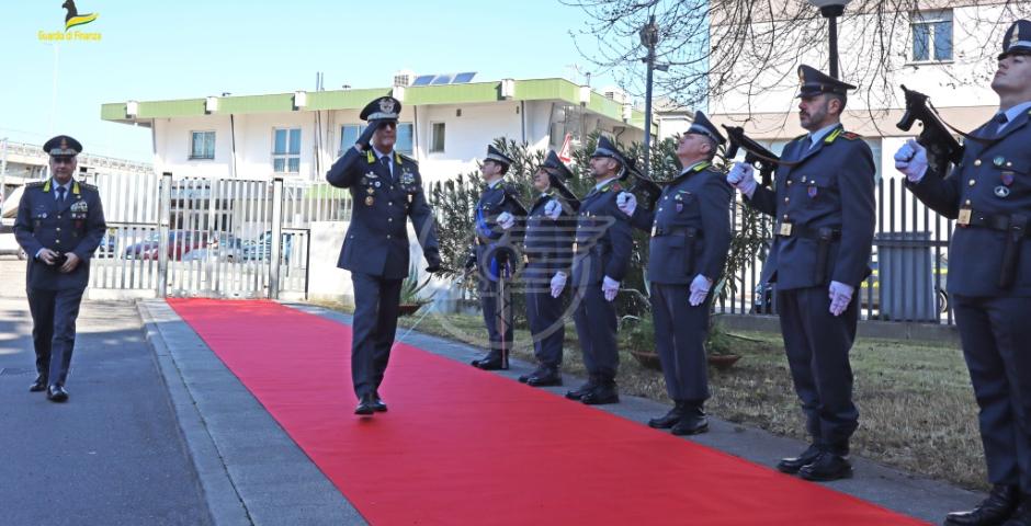 Il Comandante Regionale della Guardia di Finanza, Generale di Divisione Paolo Kalenda, ha fatto visita ai Reparti operanti nel territorio della provincia  Il Comandante Regionale della Guardia di Finanza, Generale di Divisione Paolo Kalenda, ha fatto visita ai Reparti operanti nel territorio della provincia