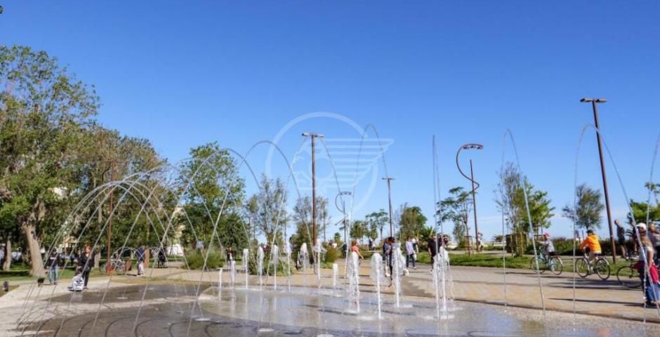 Ci si prepara all'arrivo della Pasqua. Il Paganello dei record in spiaggia, il cibo di strada al parco, la ruota panoramica e i parchi di divertimento  Ci si prepara all'arrivo della Pasqua. Il Paganello dei record in spiaggia, il cibo di strada al parco, la ruota panoramica e i parchi di divertimento