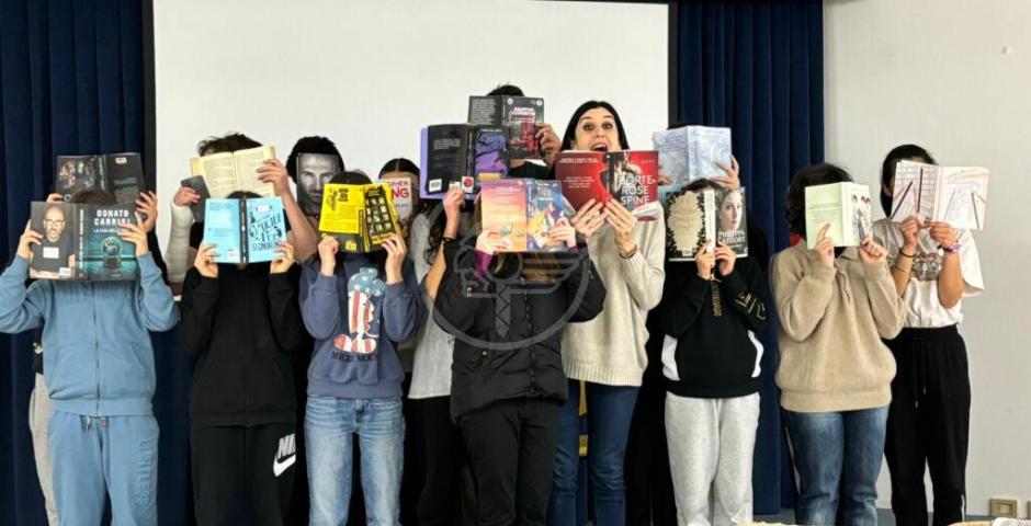 Atmosfere da brividi in biblioteca per gli appuntamenti dei gruppi di lettura per adulti e ragazzi Atmosfere da brividi in biblioteca per gli appuntamenti dei gruppi di lettura per adulti e ragazzi