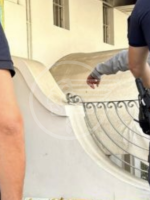 La Polizia Locale sequestra 64 borse contraffatte dei più prestigiosi marchi ad un uomo in una camera d'hotel di Marina Centro La Polizia Locale sequestra 64 borse contraffatte dei più prestigiosi marchi ad un uomo in una camera d'hotel di Marina Centro