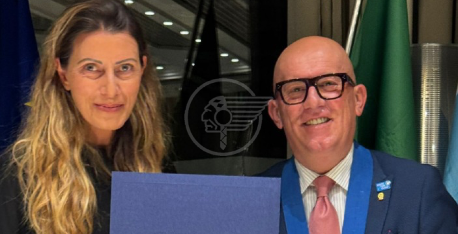 Il Rotary Club Perla Verde premia due esempi di coraggio e amore con il riconoscimento “Amico di Paul Harris” Il Rotary Club Perla Verde premia due esempi di coraggio e amore con il riconoscimento “Amico di Paul Harris”