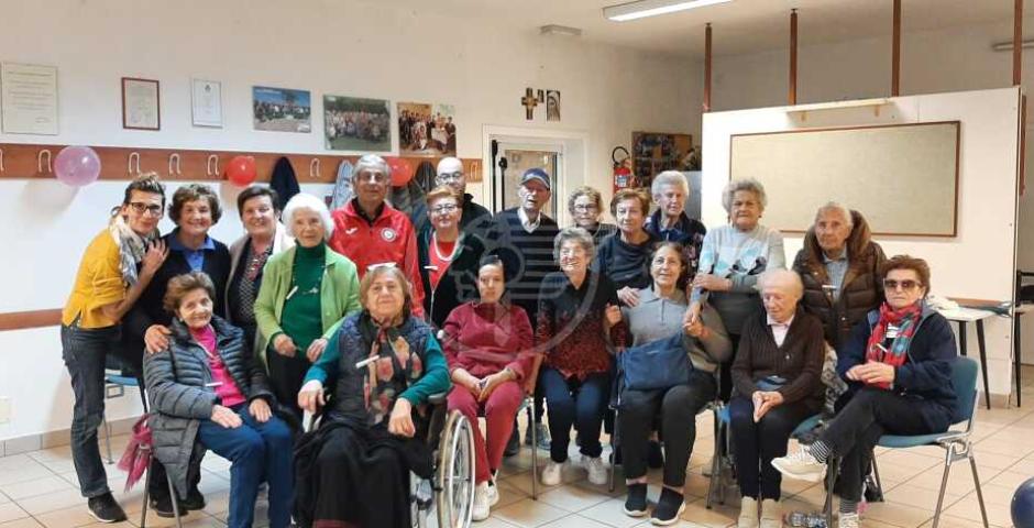 Centri di aggregazione sociale: laboratori, giochi e musica per combattere la solitudine e rafforzare i legami di comunità Centri di aggregazione sociale: laboratori, giochi e musica per combattere la solitudine e rafforzare i legami di comunità