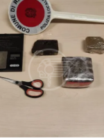 Spacciatore minorenne beccato nel parco dalla Polizia Locale che nè blocca l'attività Spacciatore minorenne beccato nel parco dalla Polizia Locale che nè blocca l'attività