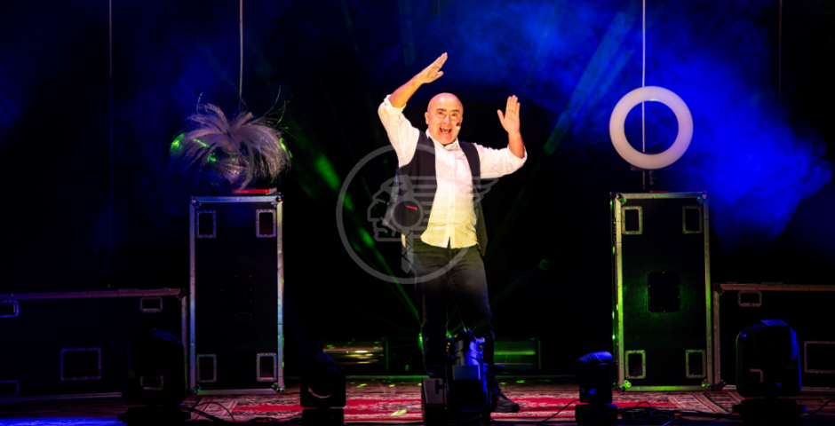 "Figli di Troia" di Paolo Cevoli debutta al Teatro Galli per la stagione di prosa Martedì 28 e mercoledì 29 ottobre (ore 21). Tutto sold out "Figli di Troia" di Paolo Cevoli debutta al Teatro Galli per la stagione di prosa Martedì 28 e mercoledì 29 ottobre (ore 21). Tutto sold out