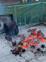 Incendio doloso sul tetto terrazzato della piscina comunale. Videocamere al vaglio Incendio doloso sul tetto terrazzato della piscina comunale. Videocamere al vaglio