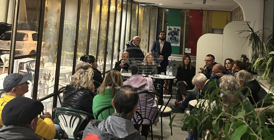 “Quartieri in Comune”, con i residenti di Torconca e vie delle Regioni il punto su pini, asfalti, illuminazione “Quartieri in Comune”, con i residenti di Torconca e vie delle Regioni il punto su pini, asfalti, illuminazione