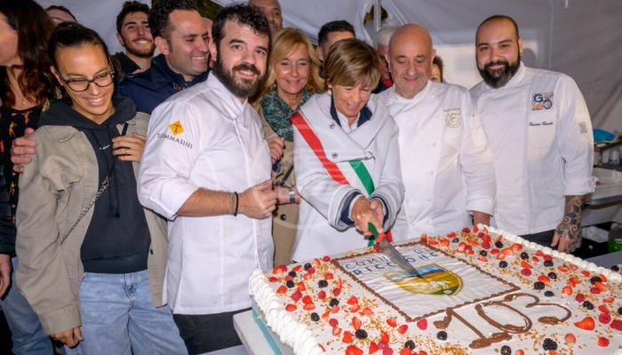 Compleanno di Riccione: grande partecipazione e allegria per i 103 anni della Perla Verde  Compleanno di Riccione: grande partecipazione e allegria per i 103 anni della Perla Verde