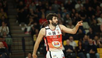 Basket-Finalmente la Dole. Vittoria per i riminesi al "Flaminio" che mettono sotto Victoria Libertas Pesaro  per 86 a 65 Basket-Finalmente la Dole. Vittoria per i riminesi al "Flaminio" che mettono sotto Victoria Libertas Pesaro  per 86 a 65