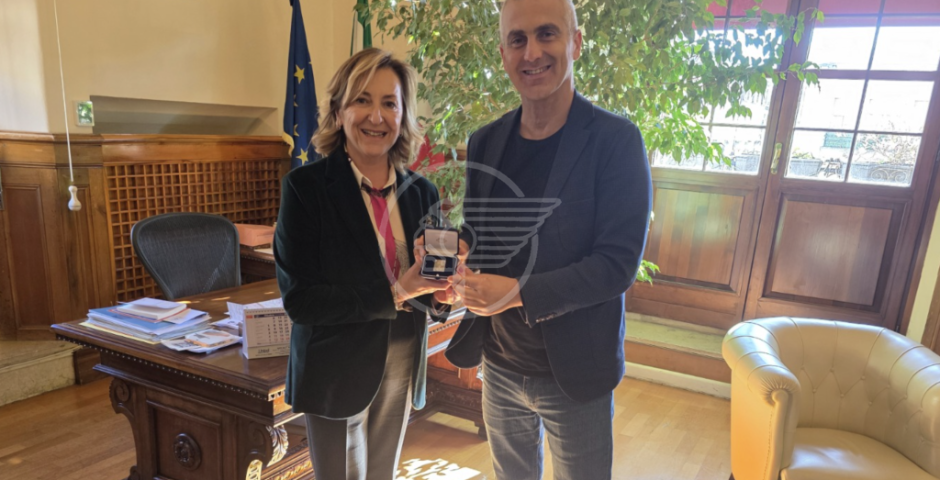 Il Sindaco riceve in Residenza Comunale il Questore Olimpia Abati, che assume il nuovo incarico a Roma Il Sindaco riceve in Residenza Comunale il Questore Olimpia Abati, che assume il nuovo incarico a Roma