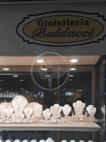 Colpo notturno alla gioielleria Baldacci. Salvata la cassaforte, razziati soli i gioielli contenuti nelle vetrinette Colpo notturno alla gioielleria Baldacci. Salvata la cassaforte, razziati soli i gioielli contenuti nelle vetrinette