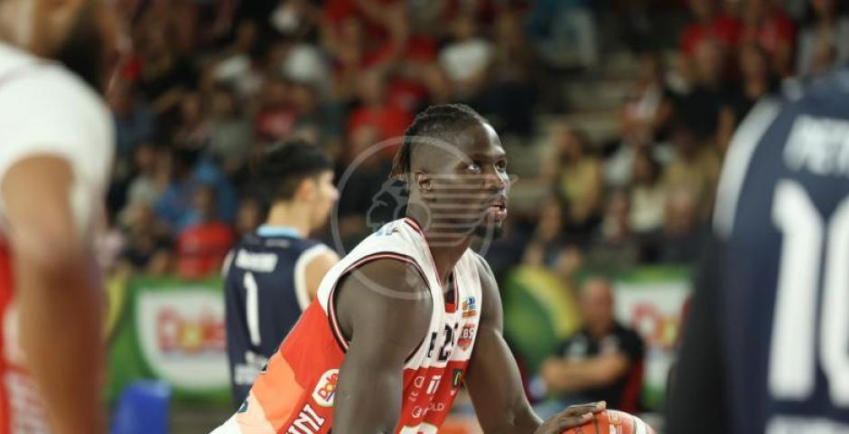 Basket - La Dole vince per la seconda volta consecutiva. Battuta Liofilchem Roseto. Finale 85 a 78 Basket - La Dole vince per la seconda volta consecutiva. Battuta Liofilchem Roseto. Finale 85 a 78