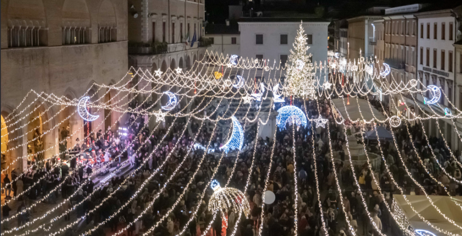 Il 22 novembre si accende la magia delle festività con "Il sogno del Natale", l'illuminazione coordinata lunga 100 chilometri Il 22 novembre si accende la magia delle festività con "Il sogno del Natale", l'illuminazione coordinata lunga 100 chilometri
