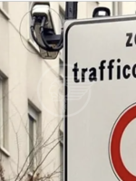 Si estende la zona a traffico limitato del centro storico e di Borgo San Giuliano, nel tratto di viale Tiberio. Attenti alle multe Si estende la zona a traffico limitato del centro storico e di Borgo San Giuliano, nel tratto di viale Tiberio. Attenti alle multe