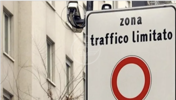 Si estende la zona a traffico limitato del centro storico e di Borgo San Giuliano, nel tratto di viale Tiberio. Attenti alle multe Si estende la zona a traffico limitato del centro storico e di Borgo San Giuliano, nel tratto di viale Tiberio. Attenti alle multe