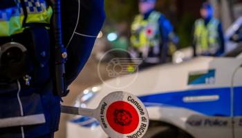 Rissa di Hallowen tra ragazzini in centro: ferito a coltellate alla testa un 14enne: la Polizia Locale blocca l'aggressore, ritrovato il coltello usato per compiere il fatto Rissa di Hallowen tra ragazzini in centro: ferito a coltellate alla testa un 14enne: la Polizia Locale blocca l'aggressore, ritrovato il coltello usato per compiere il fatto